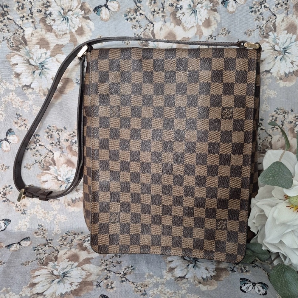 AUTHENTIC Louis Vuitton Textured Brown Leather Detail